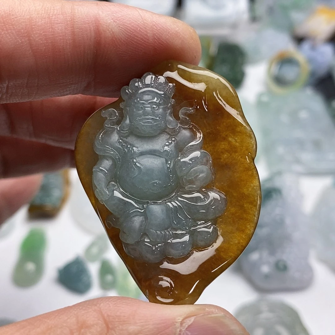 翡翠未镶嵌颈饰黄财神