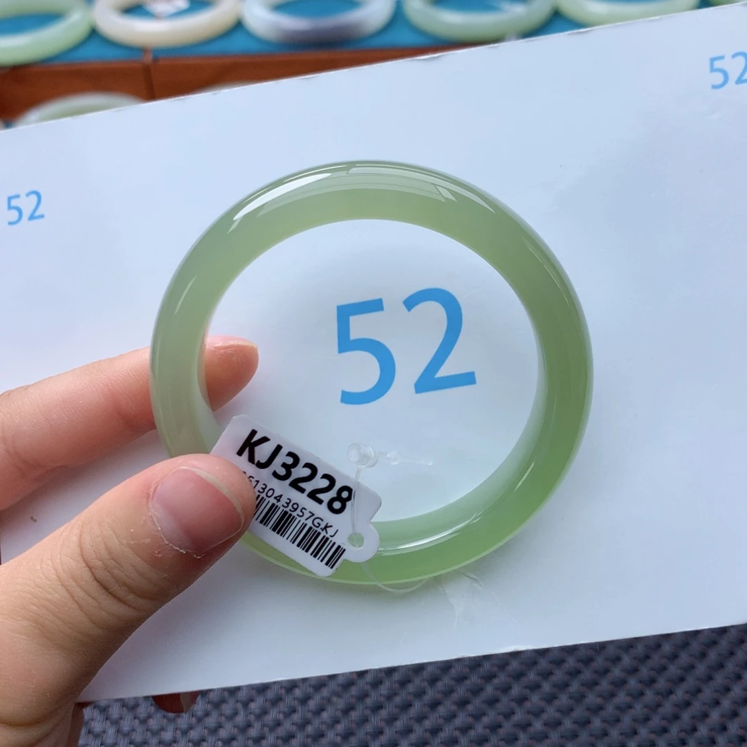 冰***瑰未镶嵌手镯和田玉