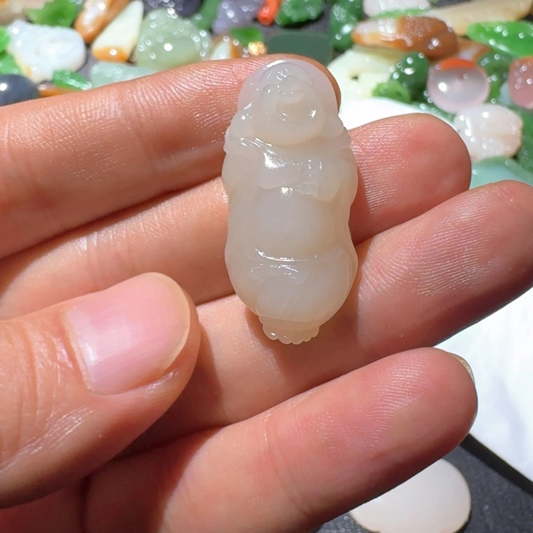 哈***哈和田玉未镶嵌颈饰