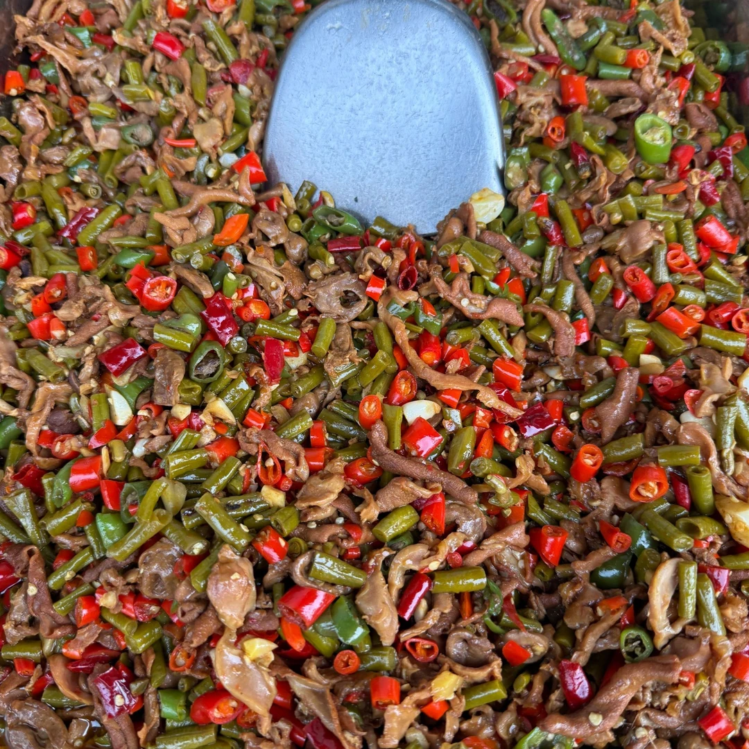 酸豇豆炒鸡杂一盒