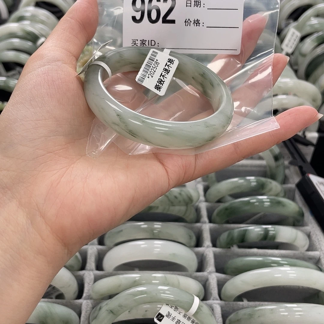 未镶嵌手镯石英质玉