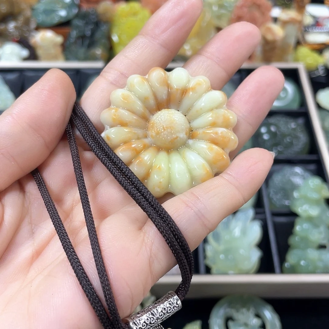 蛇纹石玉颈饰未镶嵌