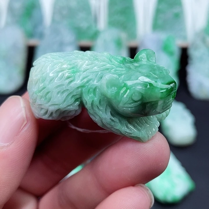 翡翠颈饰未镶嵌翡翠吊坠