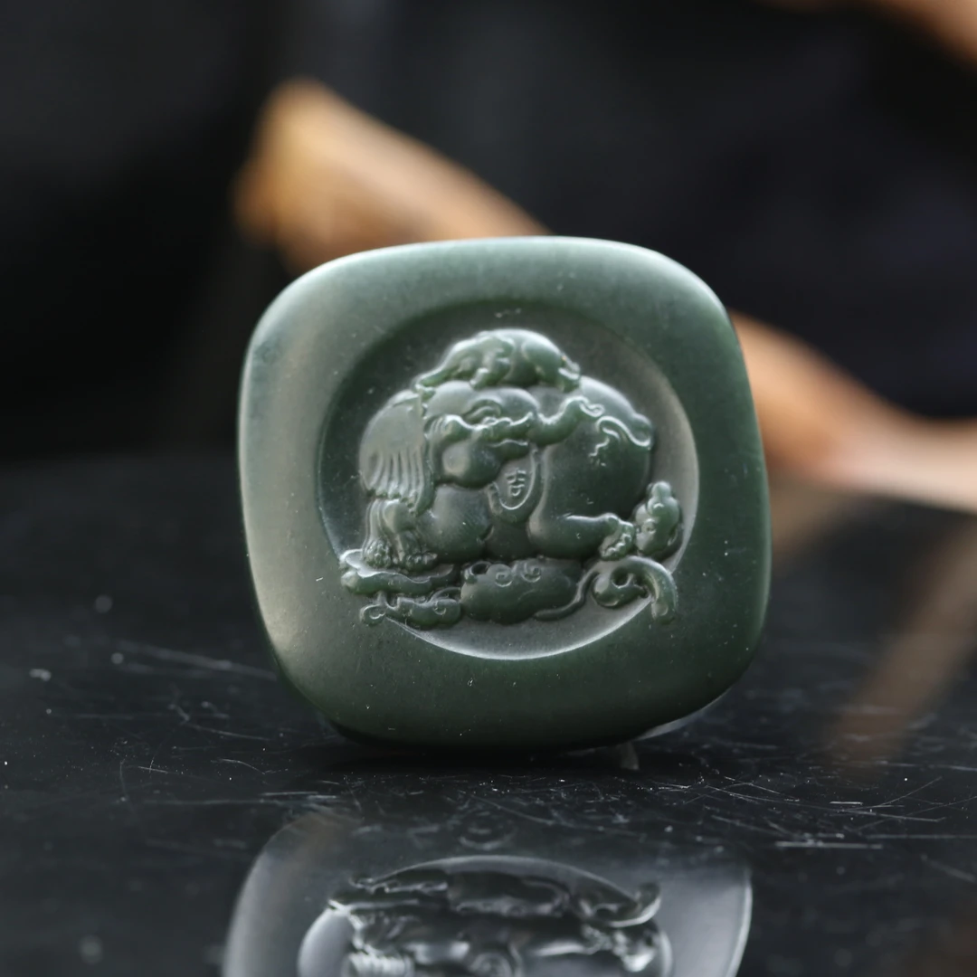 26和田玉塔青吉祥如意吊坠/300295保利厦门拍卖