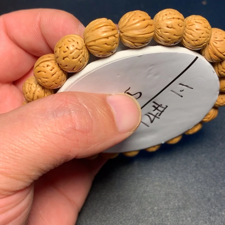 桃核手串14号健健康康了