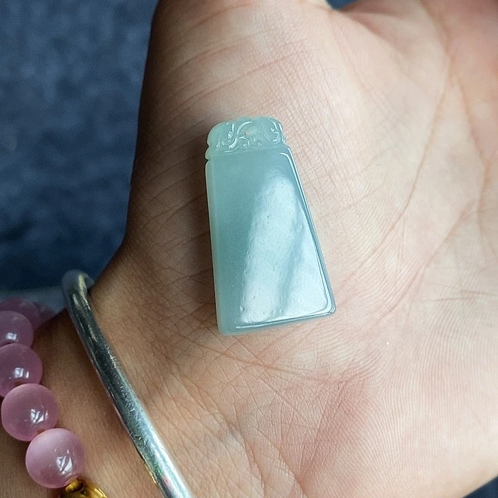 然***.翡翠未镶嵌颈饰翡翠首饰