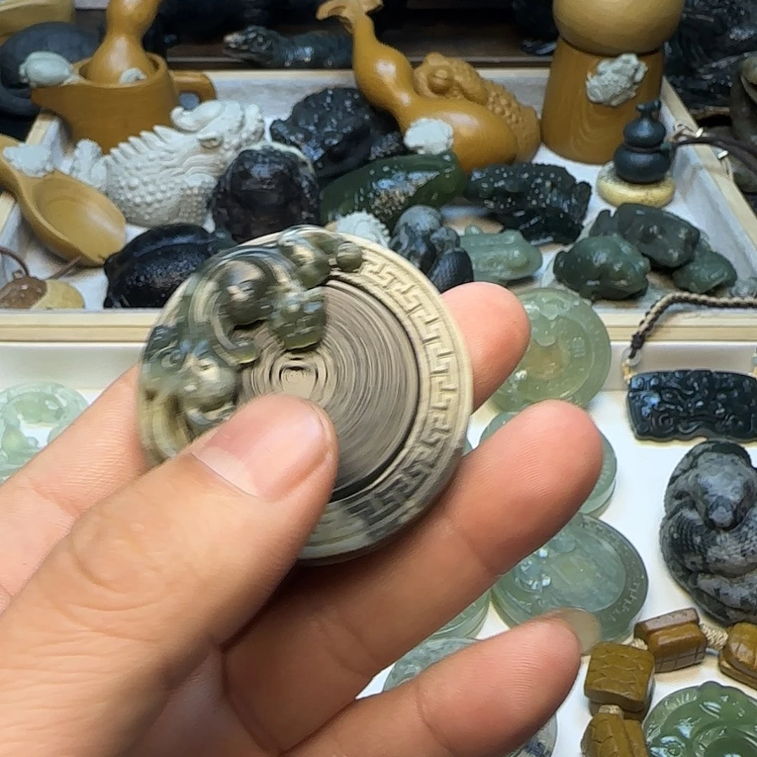 ****强蛇纹石玉未镶嵌颈饰