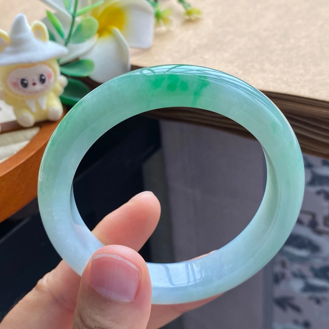 1.3批12604号手镯55.8-12.8-8.9 正圈飘翠绿！特别撩人的青翠绿！