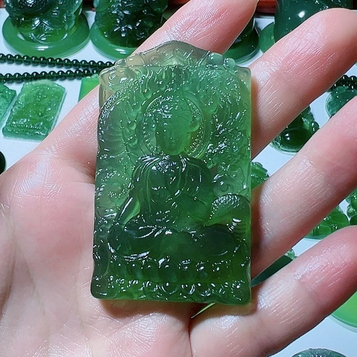 红***剑蛇纹石玉未镶嵌颈饰