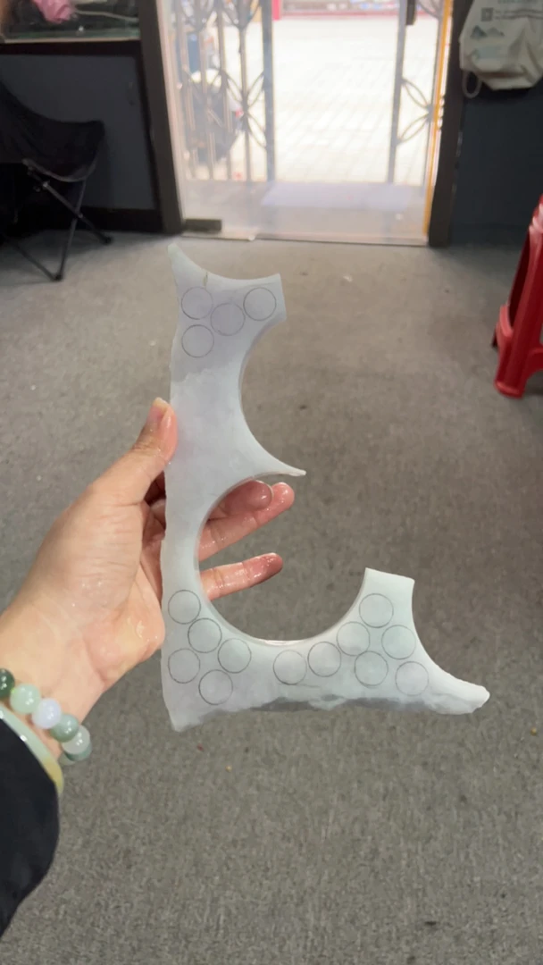 翡翠边料，卡13颗16珠子