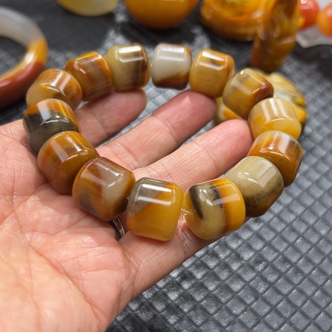 石英质玉未镶嵌颈饰