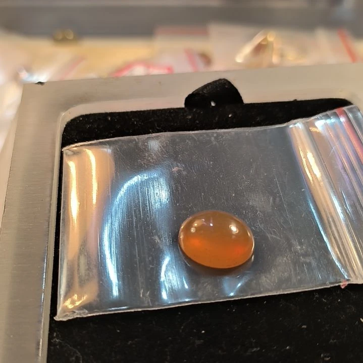 谷***子未镶嵌戒面石英岩玉