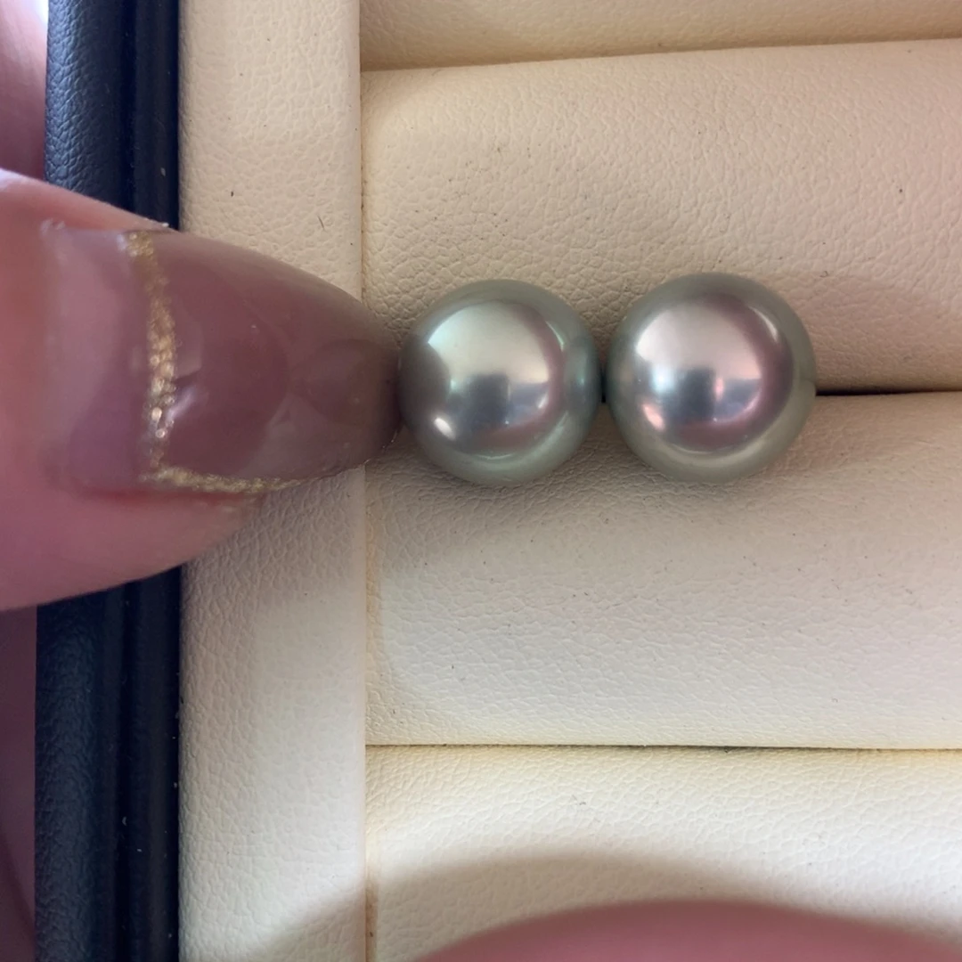 18K金镶嵌海水珍珠耳饰