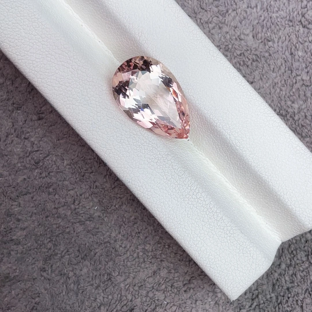 未镶嵌裸石绿柱石（摩根石）9.354Ct。