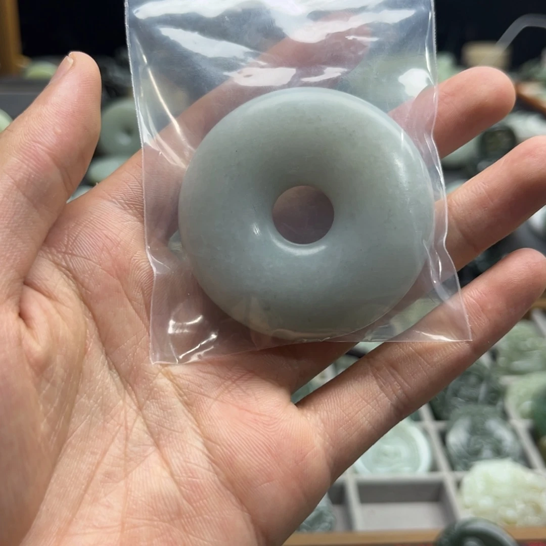 春***牛和田玉未镶嵌颈饰
