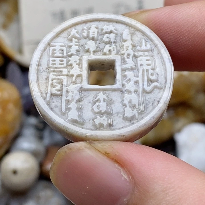 颈饰未镶嵌硅化珊瑚（珊瑚玉）小