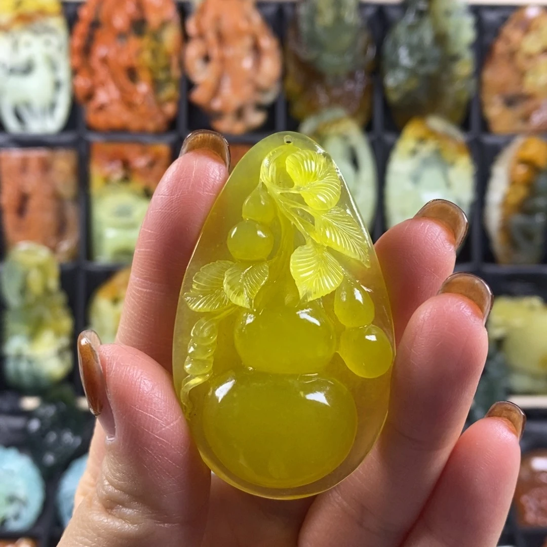 蛇纹石玉颈饰合金