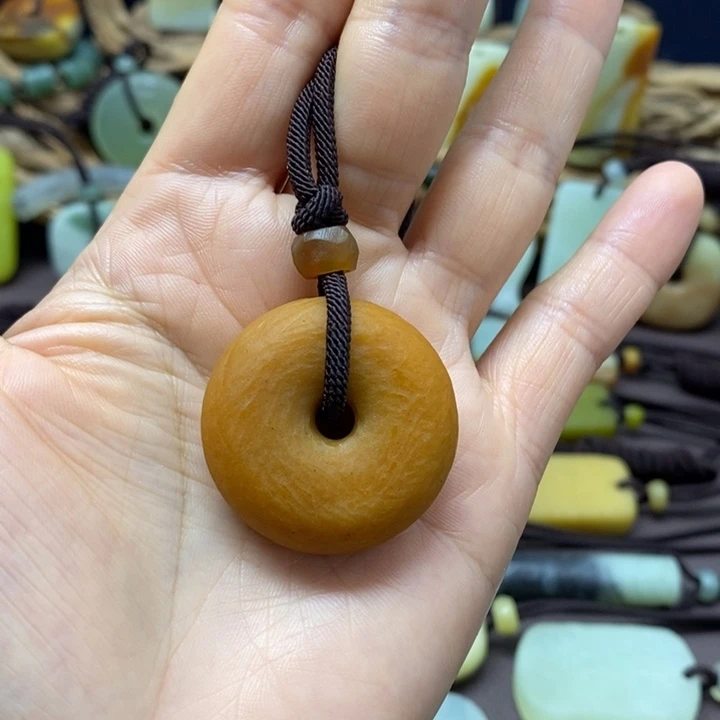 蛇纹石玉未镶嵌挂件