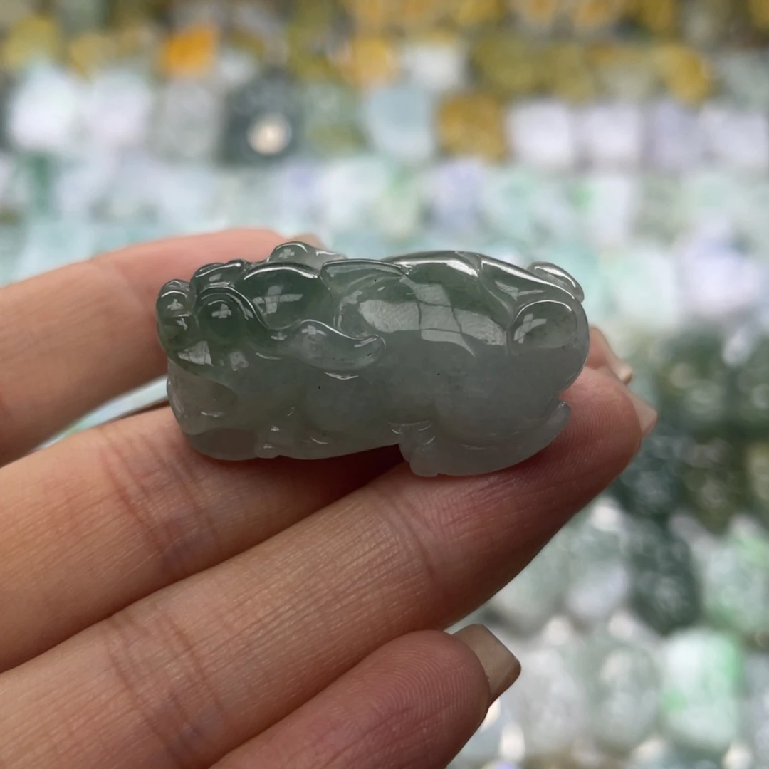 翡翠未镶嵌颈饰貔貅