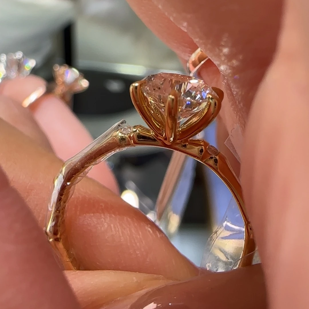 实验室培育钻石18K金镶嵌竹节设计款1卡13号