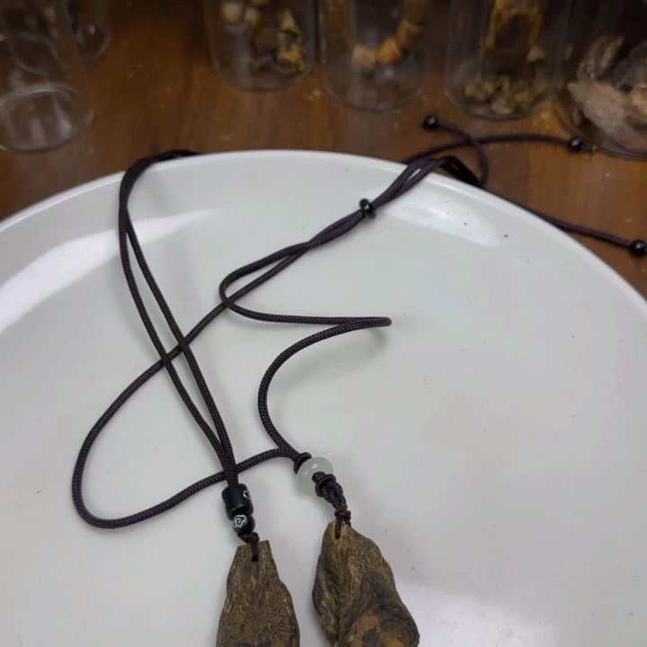 刘***叔沉香碎屑沉香树钉花果香