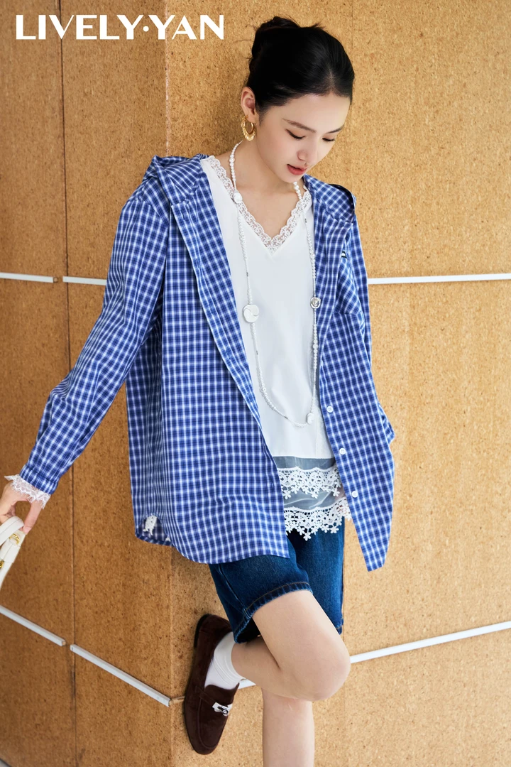 俪妍新款秋款薄料蓝格子衫外套