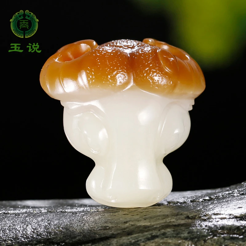 和田玉牛头糖白立体生肖牛首鸿运当头吊坠