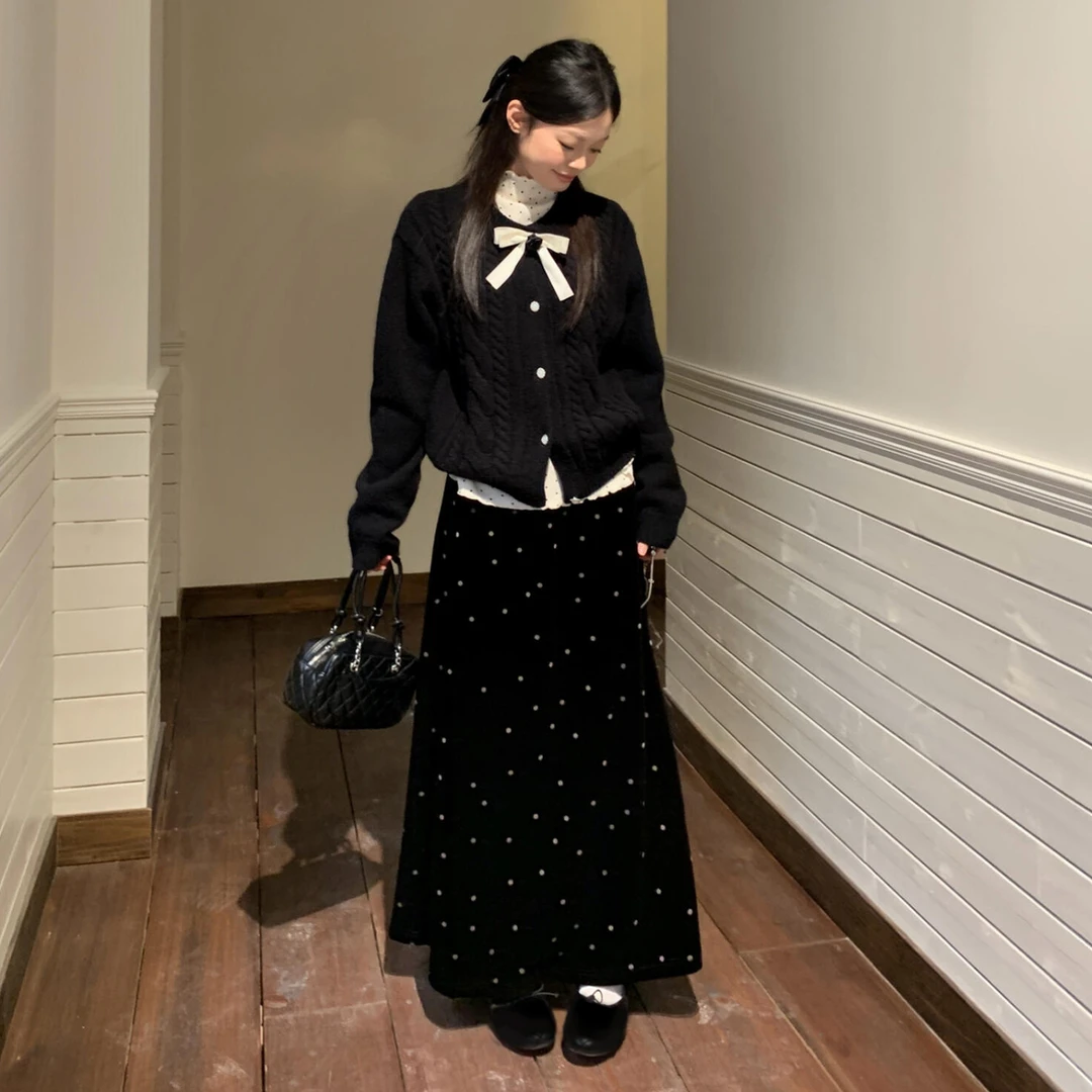 财阀干金黑色毛衣针织连衣裙女秋冬季2025新款小香风穿搭套装长裙