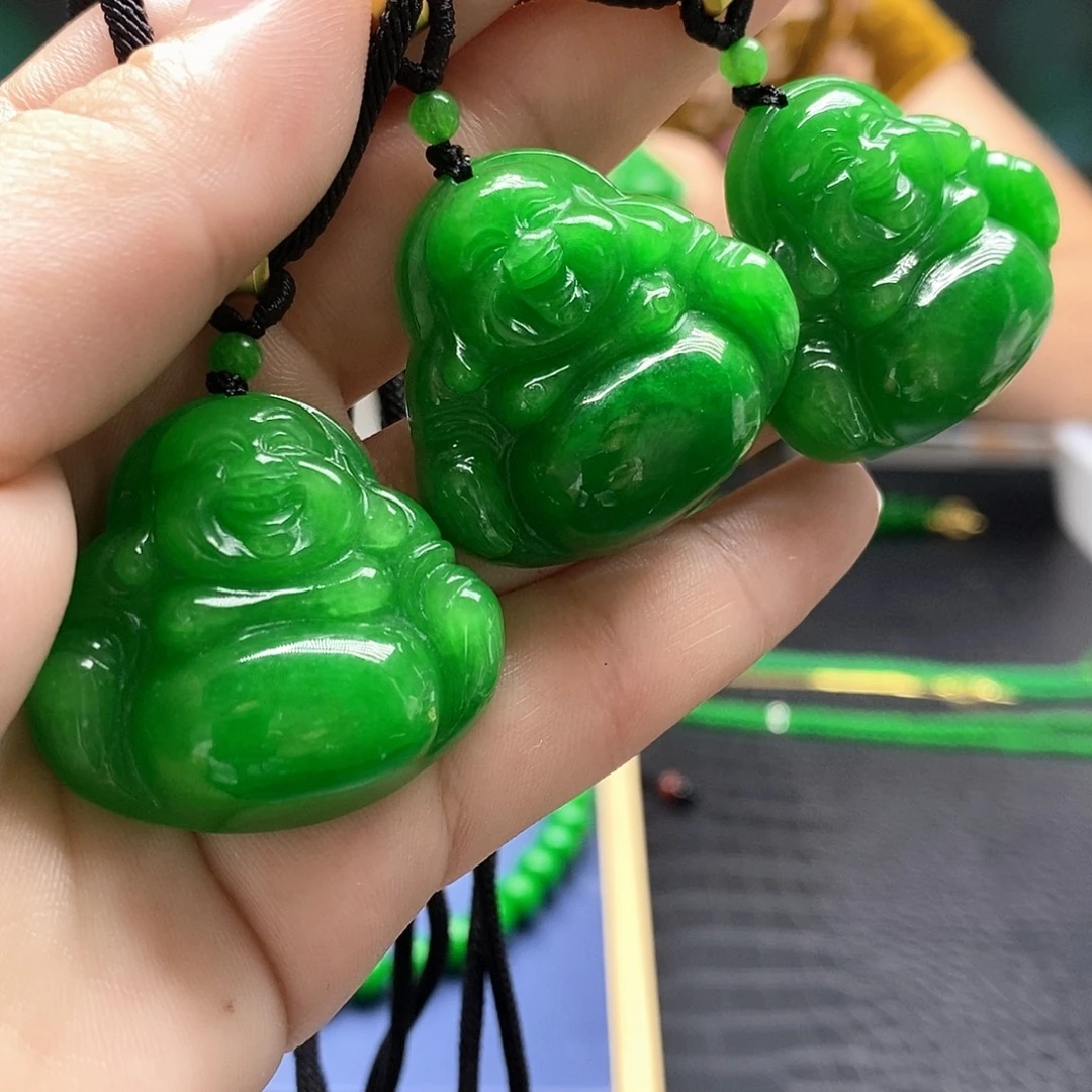 翡翠未镶嵌颈饰佛