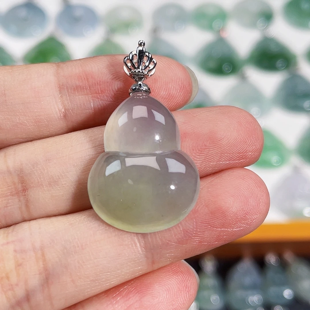 颈饰18K金镶嵌翡翠吊坠