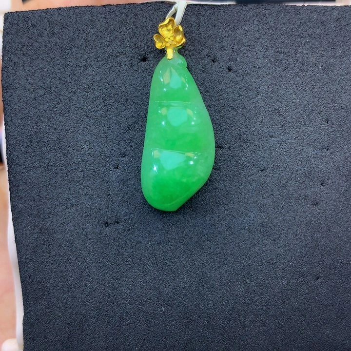 翡翠18K金镶嵌颈饰翡翠