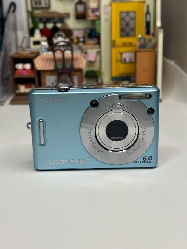 95新 Sony/索尼 W30,600万像素，3倍光学变焦，氛围感冷白皮