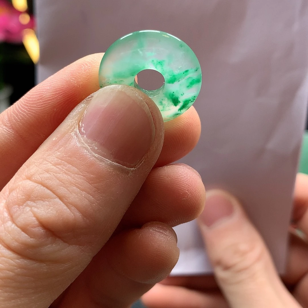 石英质玉吊坠未镶嵌年****）