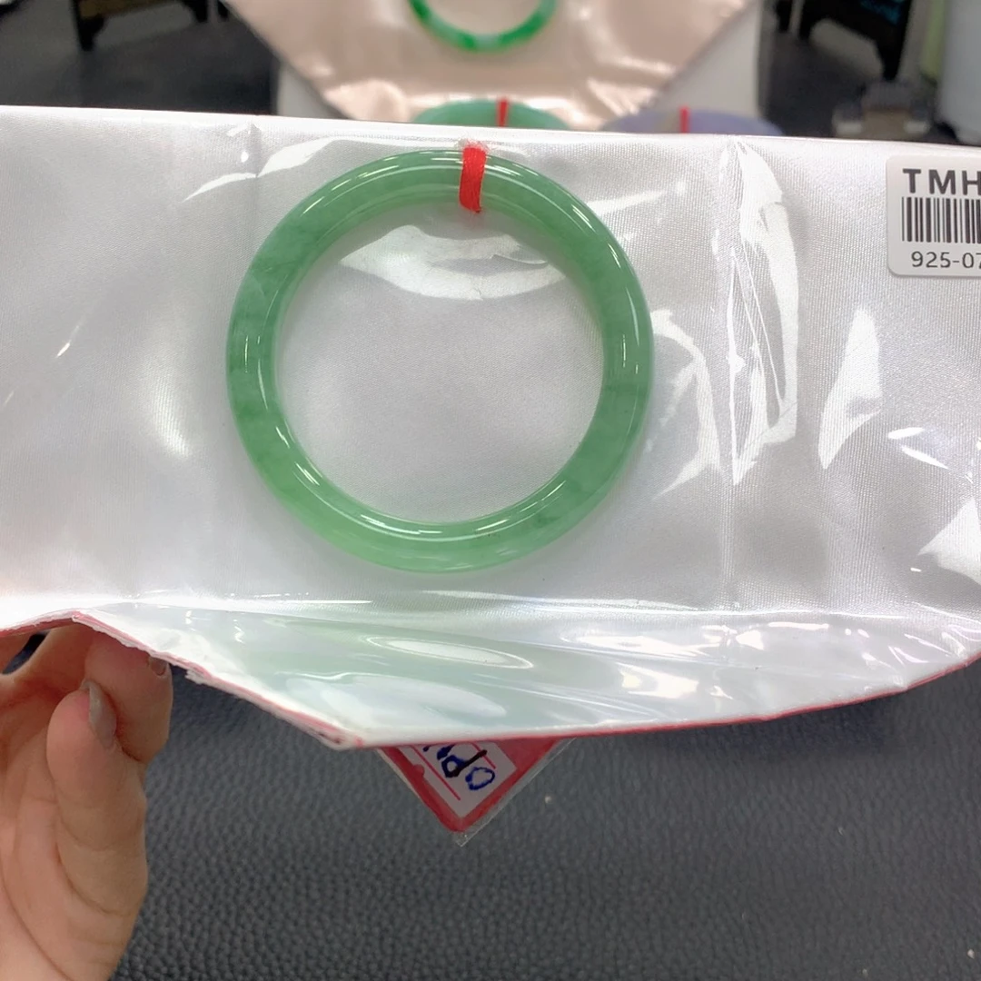 翡翠未镶嵌手镯翡翠