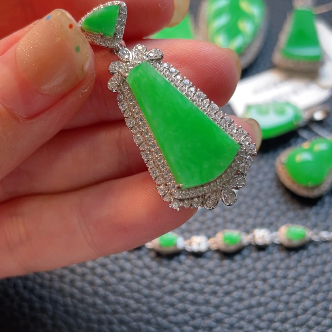 翡翠银S925镶嵌颈饰不****?