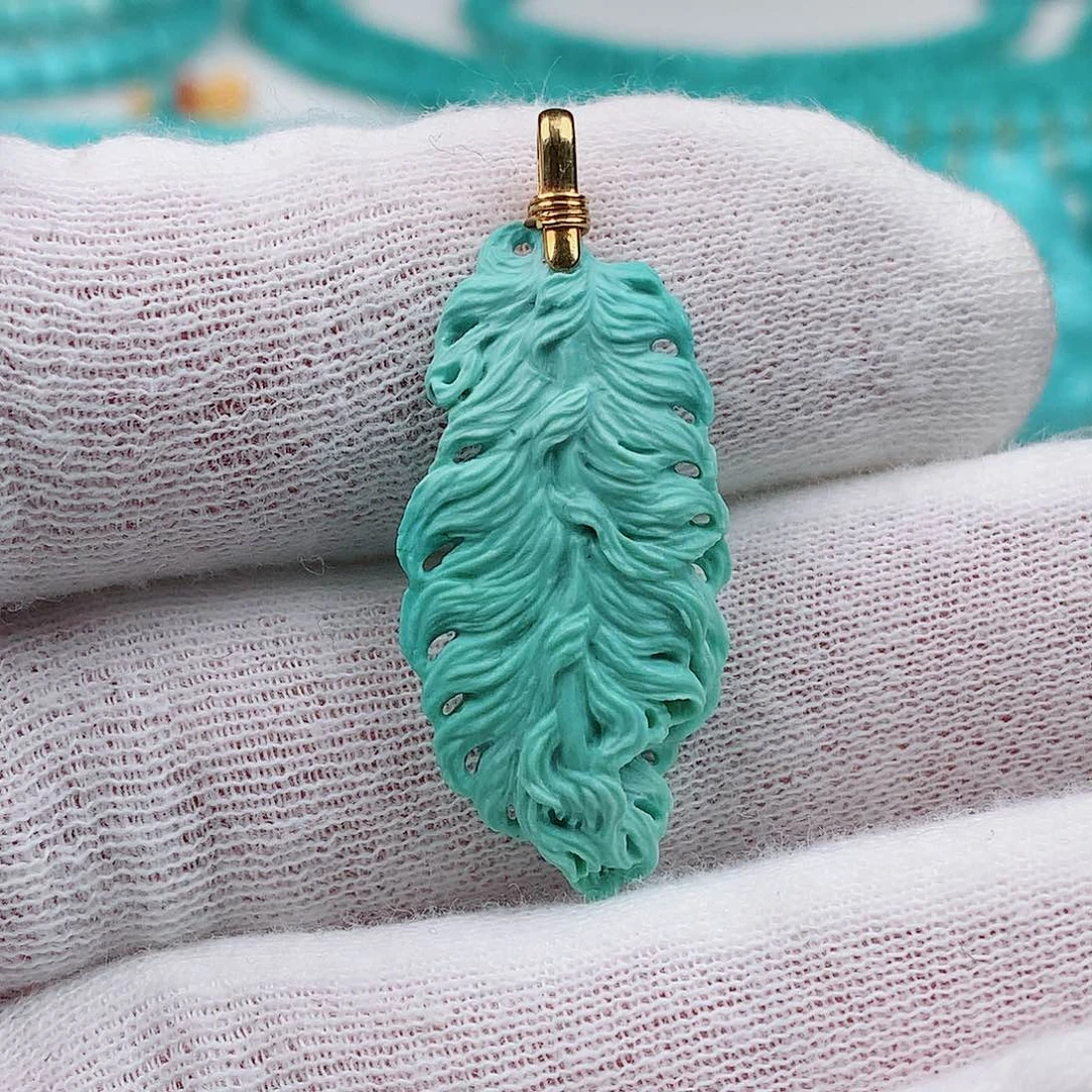 绿松石18K金镶嵌菜籽黄羽毛2.75克