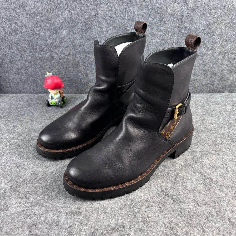 95新 LouisVuitton/路易威登 老花锁扣短靴 37码品相不错 YLP1490