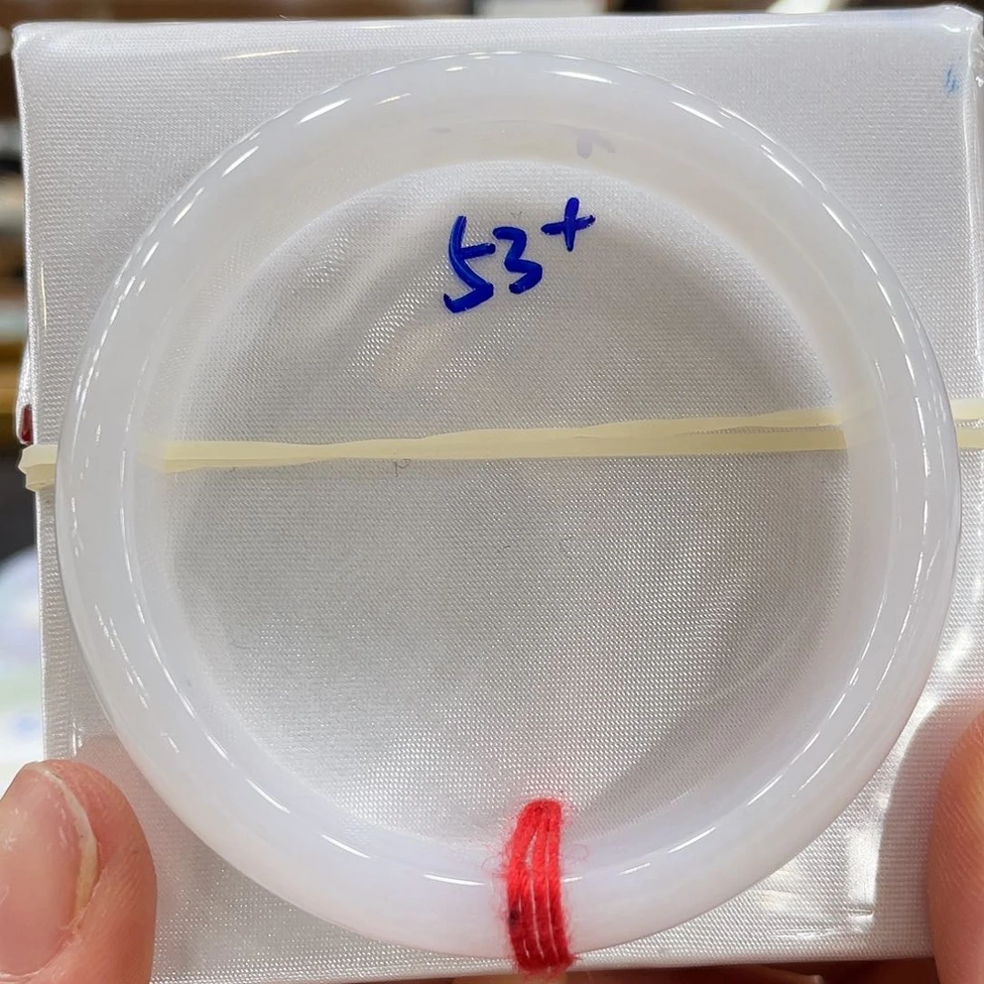 翡翠手镯未镶嵌翡翠手镯