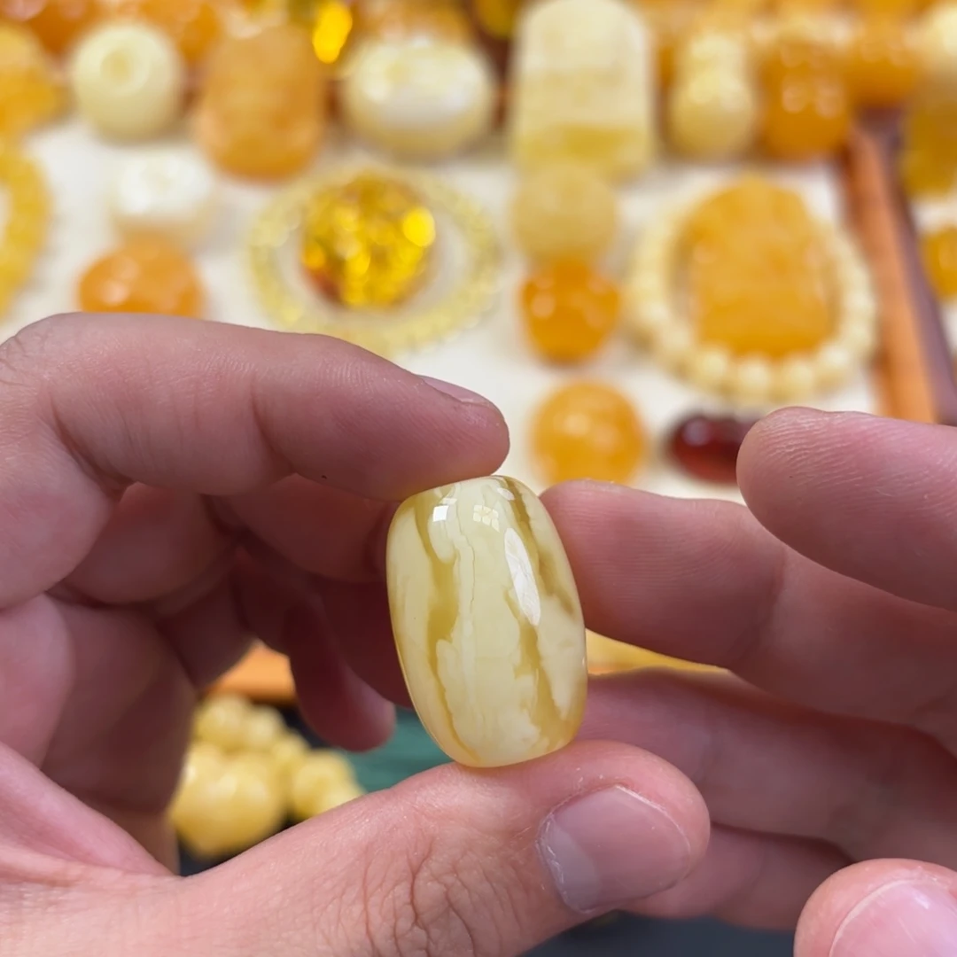 珺***哥蜜蜡未镶嵌裸石桶珠