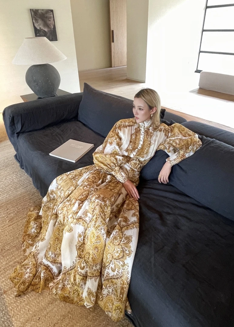 25黄金色佩里斯定位印花连衣裙