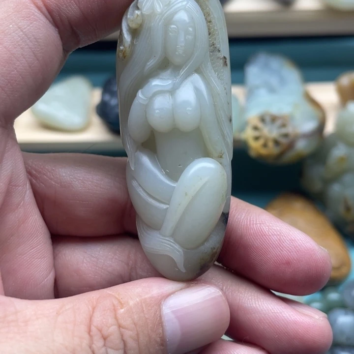 颈饰未镶嵌和田玉（子料）