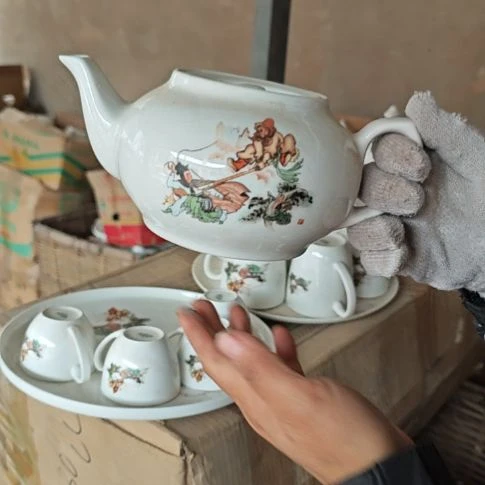 库存微瑕三打白骨精多孔茶壶