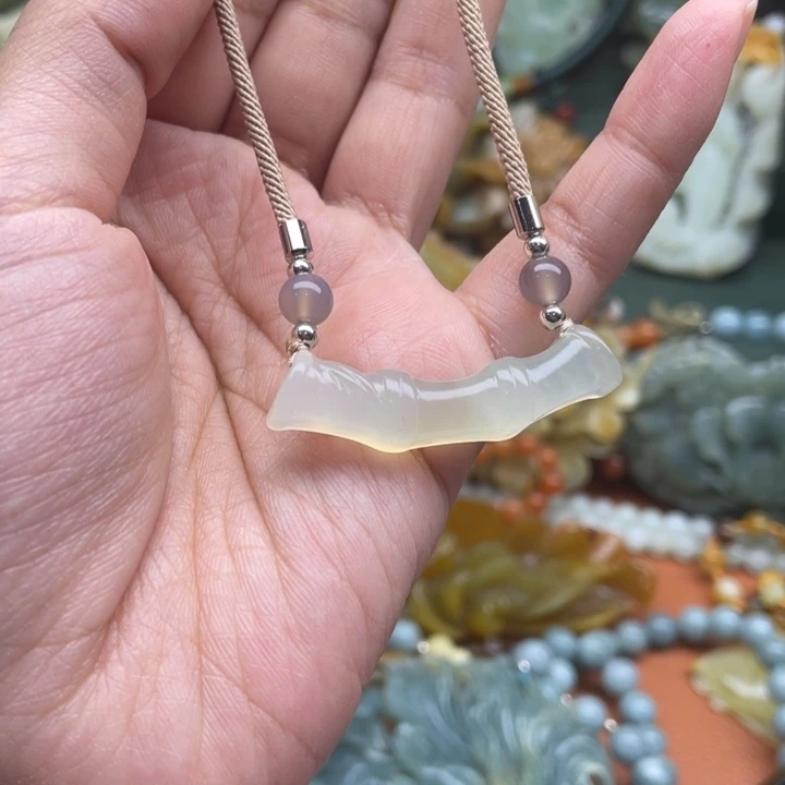 蛇纹石玉吊坠合金