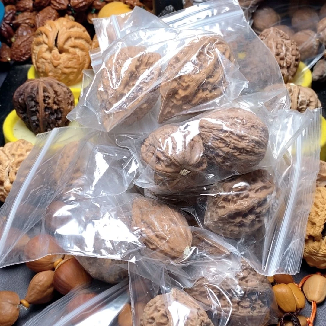 文玩核桃吊坠瑕疵38