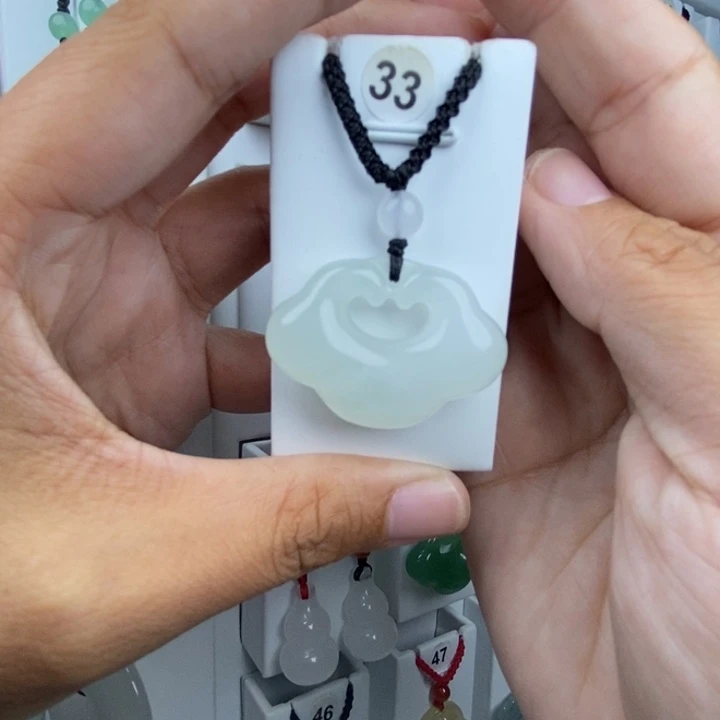 我***了石英质玉未镶嵌颈饰