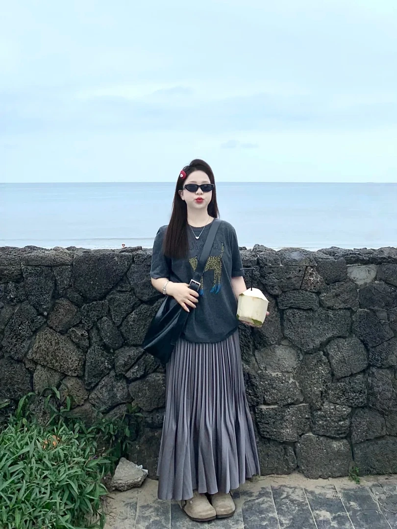 2025新款夏季慵懒风印花T恤短袖女上衣百褶皱半身裙气质两件套装