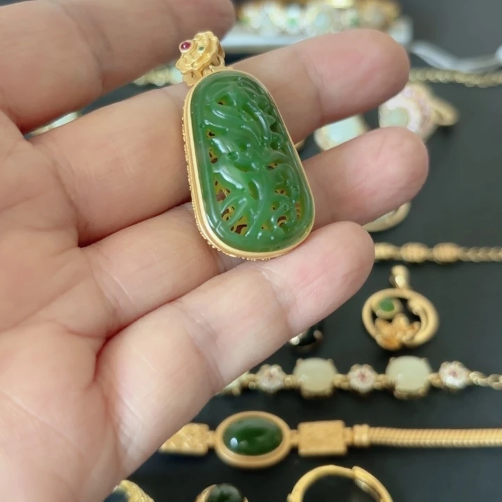 和田玉未镶嵌颈饰