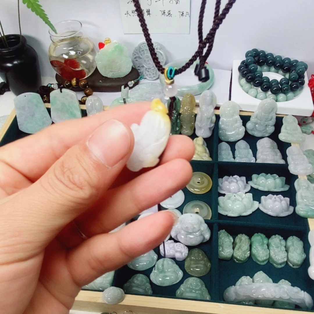 翡翠未镶嵌颈饰翡翠