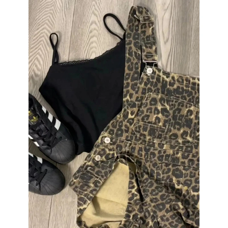 2025新款豹纹牛仔背带短裤2025夏季宽松辣妹连体热裤洋气