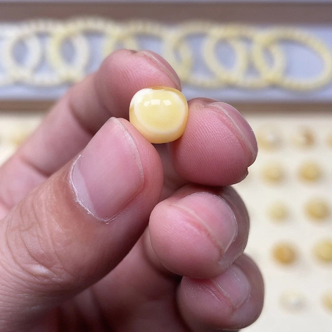 琥珀未镶嵌裸石9.4mm